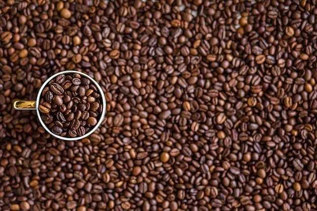 Czym jest kofeina bezwodna i jak ją stosować?